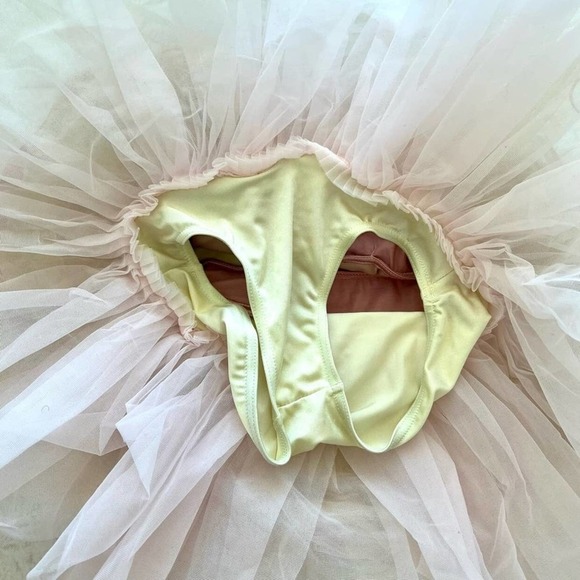 Dance costume for girls size 5-6 years - Picture 4 of 7